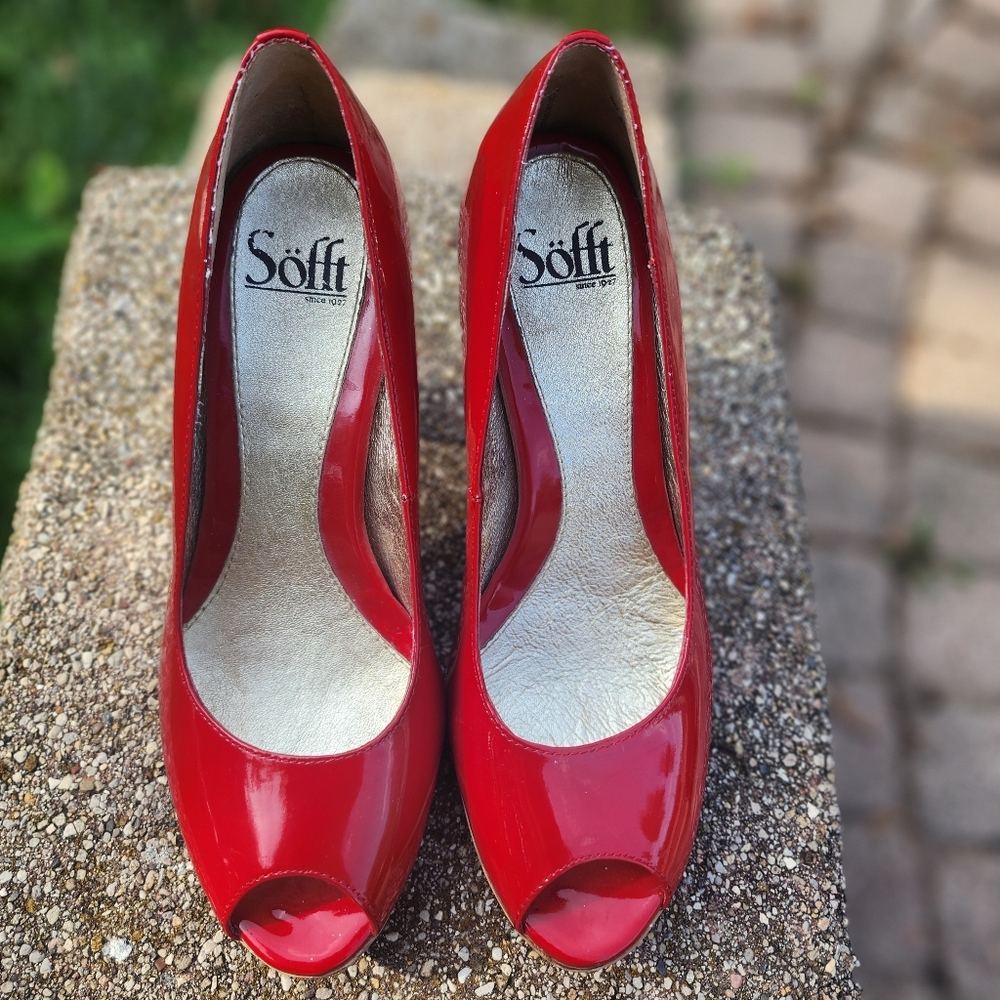 EUC Women's Red Peep Toe Heels
